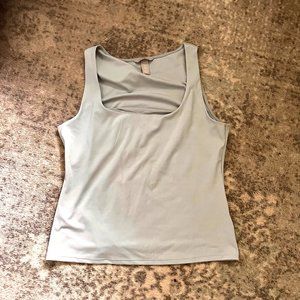 LARGE SQUARE NECK HM TOP
